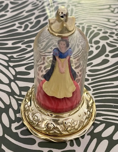Figurine blanche neige sous - figurine,